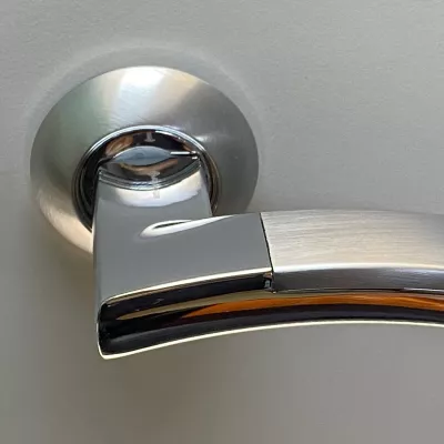 Дверная ручка ARCHIE S010 13299 хром матовый