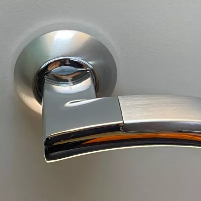 Дверная ручка ARCHIE S010 13299 хром матовый