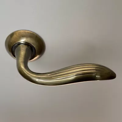 Дверная ручка ARCHIE S010 100BB античная бронза