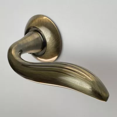 Дверная ручка ARCHIE S010 100BB античная бронза