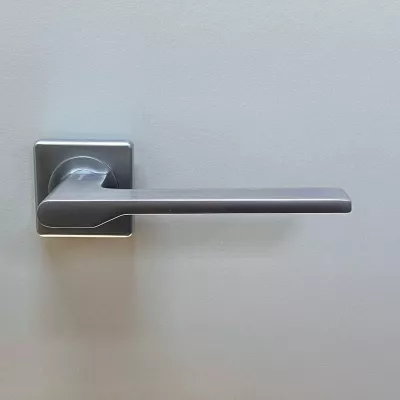 Дверная ручка ARCHIE S040 12799 хром матовый