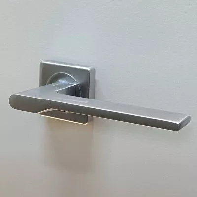 Дверная ручка ARCHIE S040 12799 хром матовый